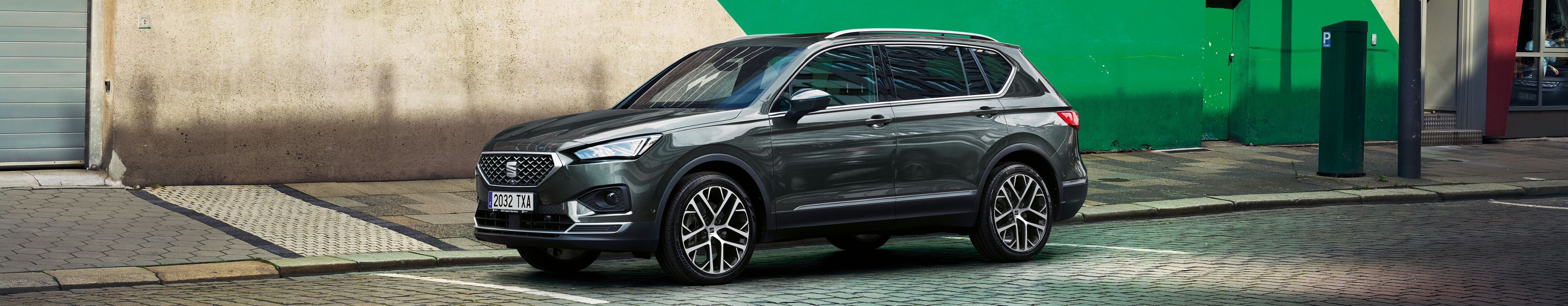 SEAT Tarraco SUV 7 seater parked outside building beauty shot