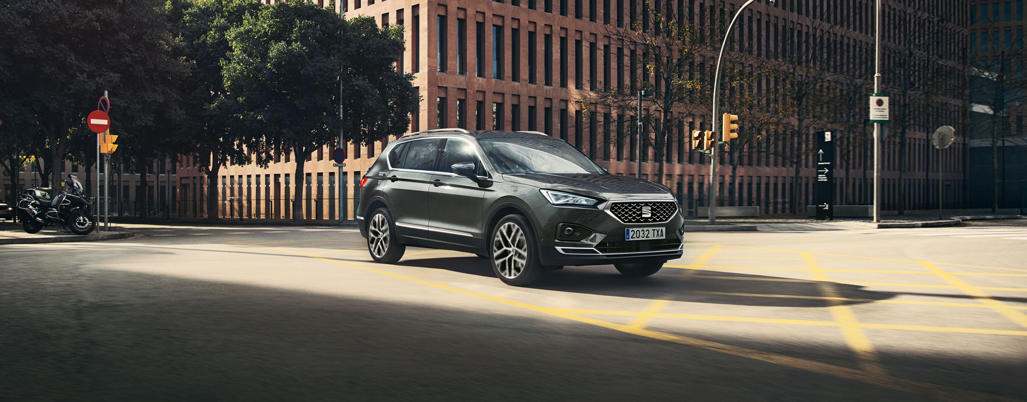 SEAT Tarraco SUV 7 seater front view of car 