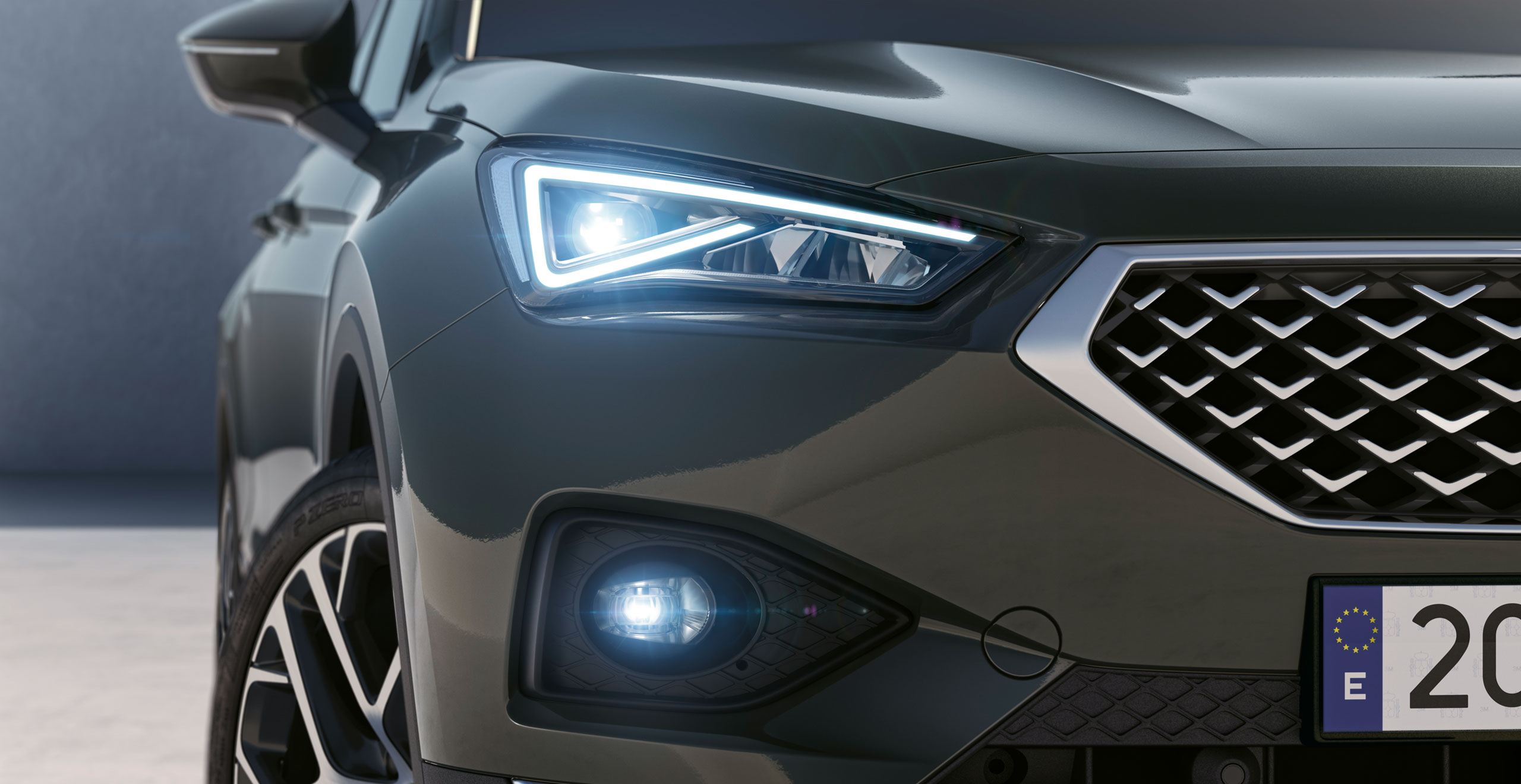 SEAT Tarraco SUV 7 seater front central exterior view safety features