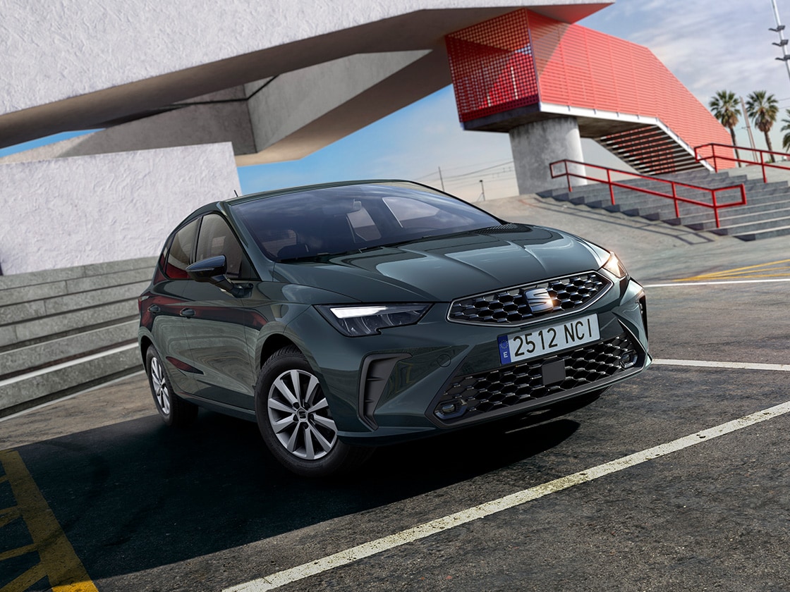 Zijweergave van de uitvoering SEAT Ibiza buiten geparkeerd  Zijweergave van de uitvoering SEAT Ibiza buiten geparkeerd