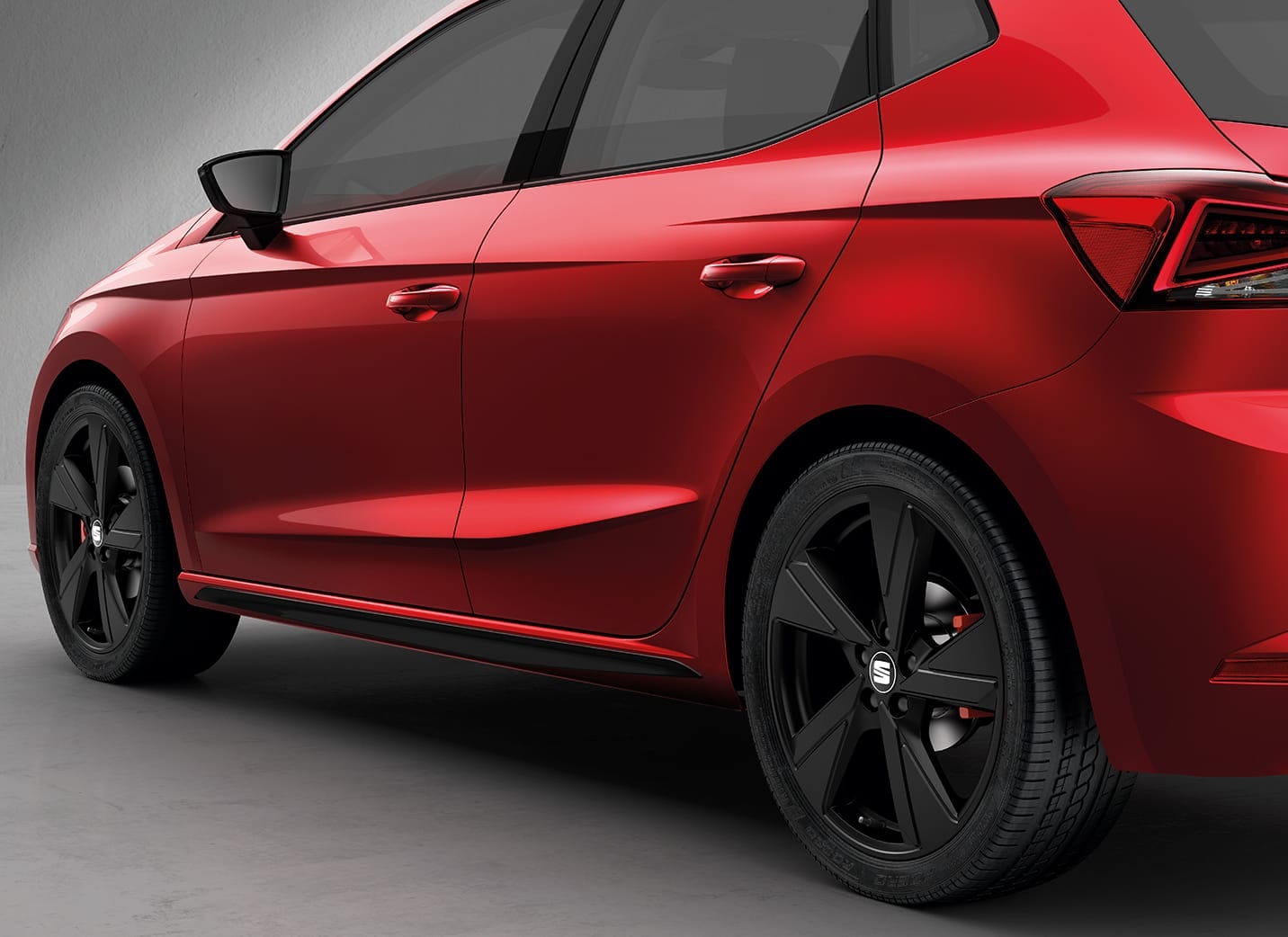 Jupes latérales des SEAT Ibiza Black et Carbon Editions