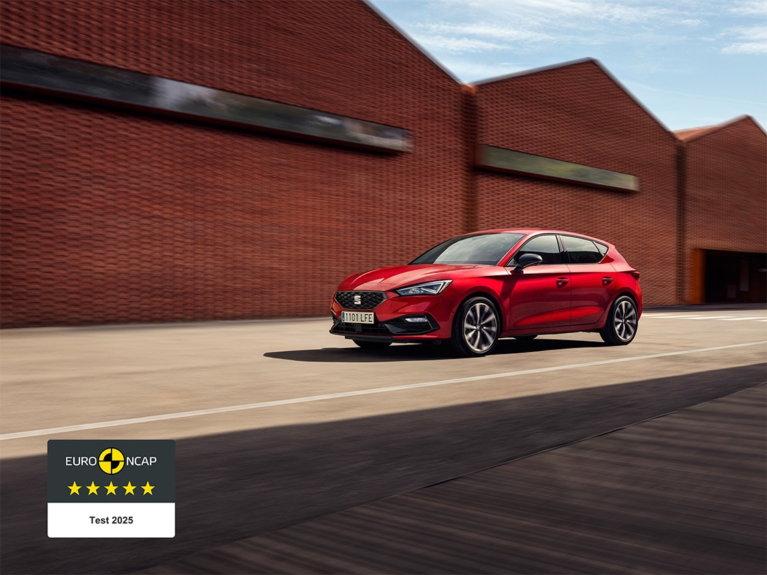  logo de la certification de sécurité Euro NCAP, pour souligner le fait que la SEAT Leon 5D conserve sa note de 5 étoiles.n logo, to highlight the fact that the SEAT Leon 5D upholds its 5-star rating.