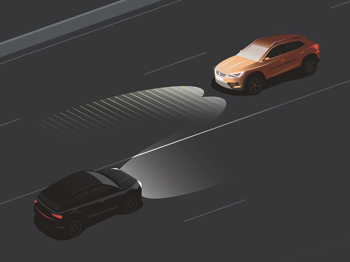 La régulation des feux de route high beam assist dans la seat leon, une fonctionnalité élégante qui garantit une conduite nocturne en toute sécurité. Idéal pour les petites voitures familiales.