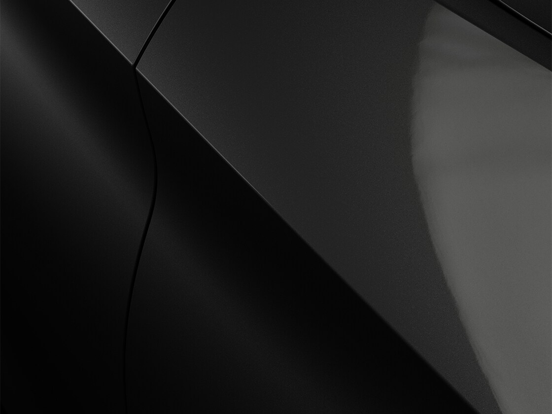 Seat leon en noir minuit avec finition métallisée, gros plan.