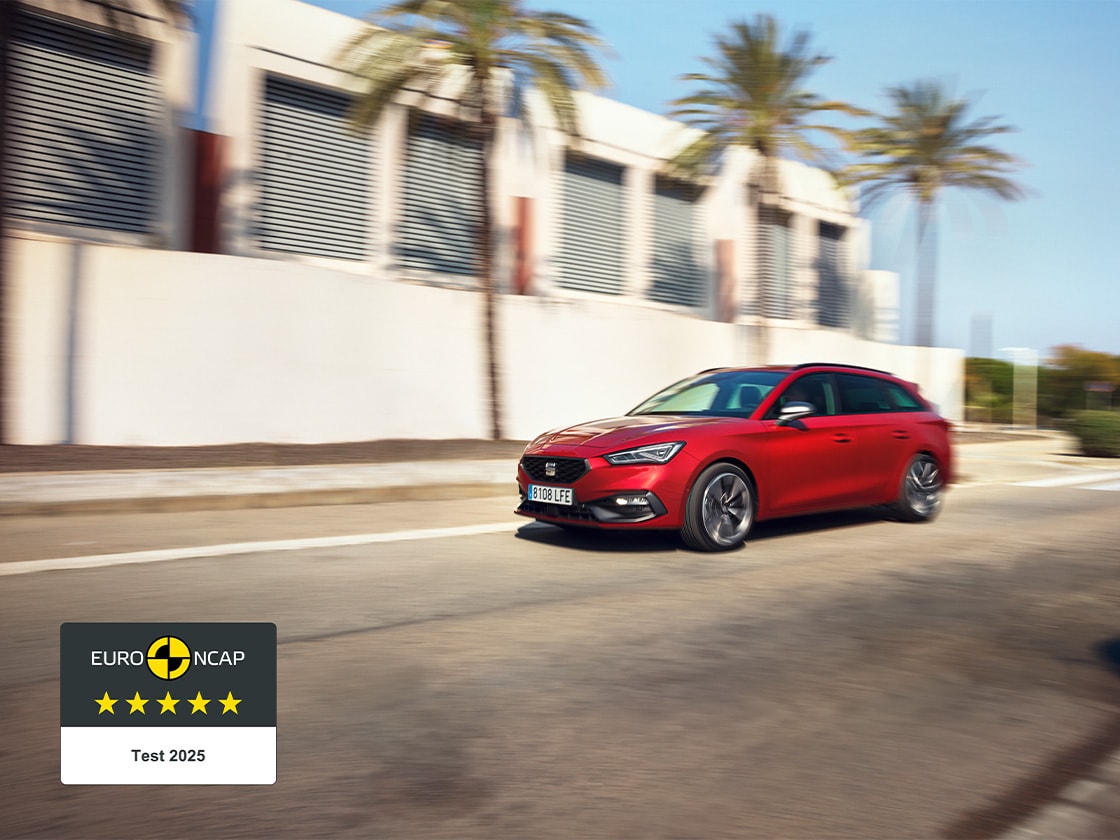 logo de la certification de sécurité Euro NCAP, pour souligner le fait que la SEAT Leon 5D conserve sa note de 5 étoiles.