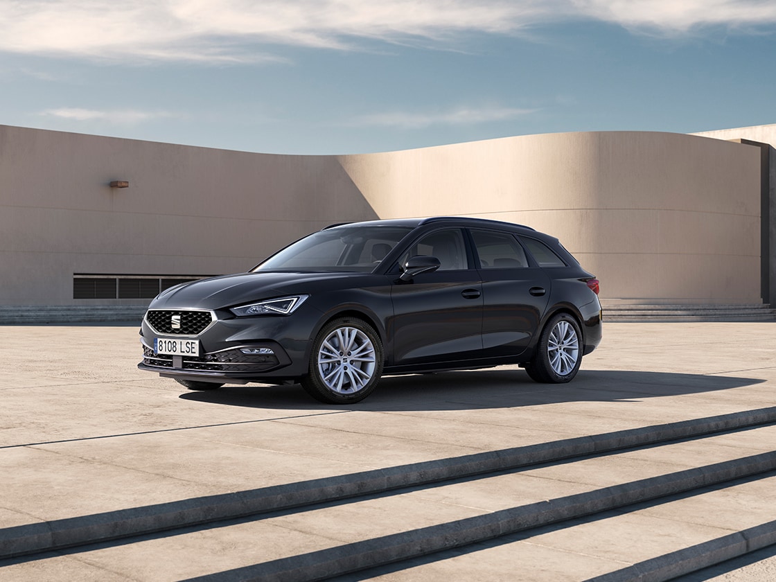 La seat leon style, avec son extérieur sophistiqué, ses jantes en alliage élégantes et ses vitres arrière teintées. Conçue pour le confort et l’élégance, c’est un excellent choix parmi les voitures à la vente.