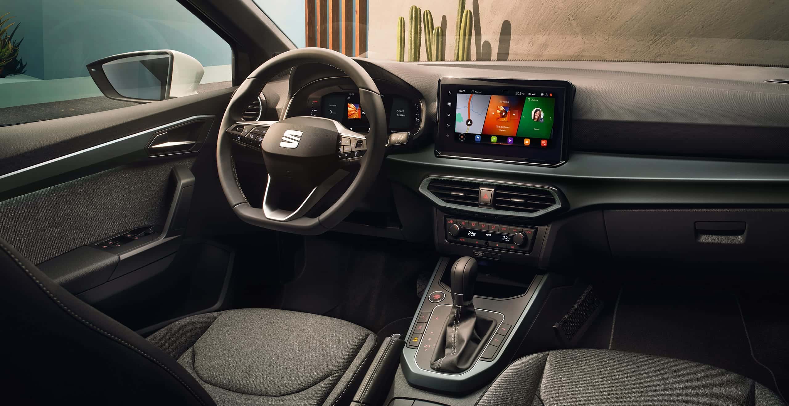 seat arona interieuraanzicht van een zwevend touchscreen