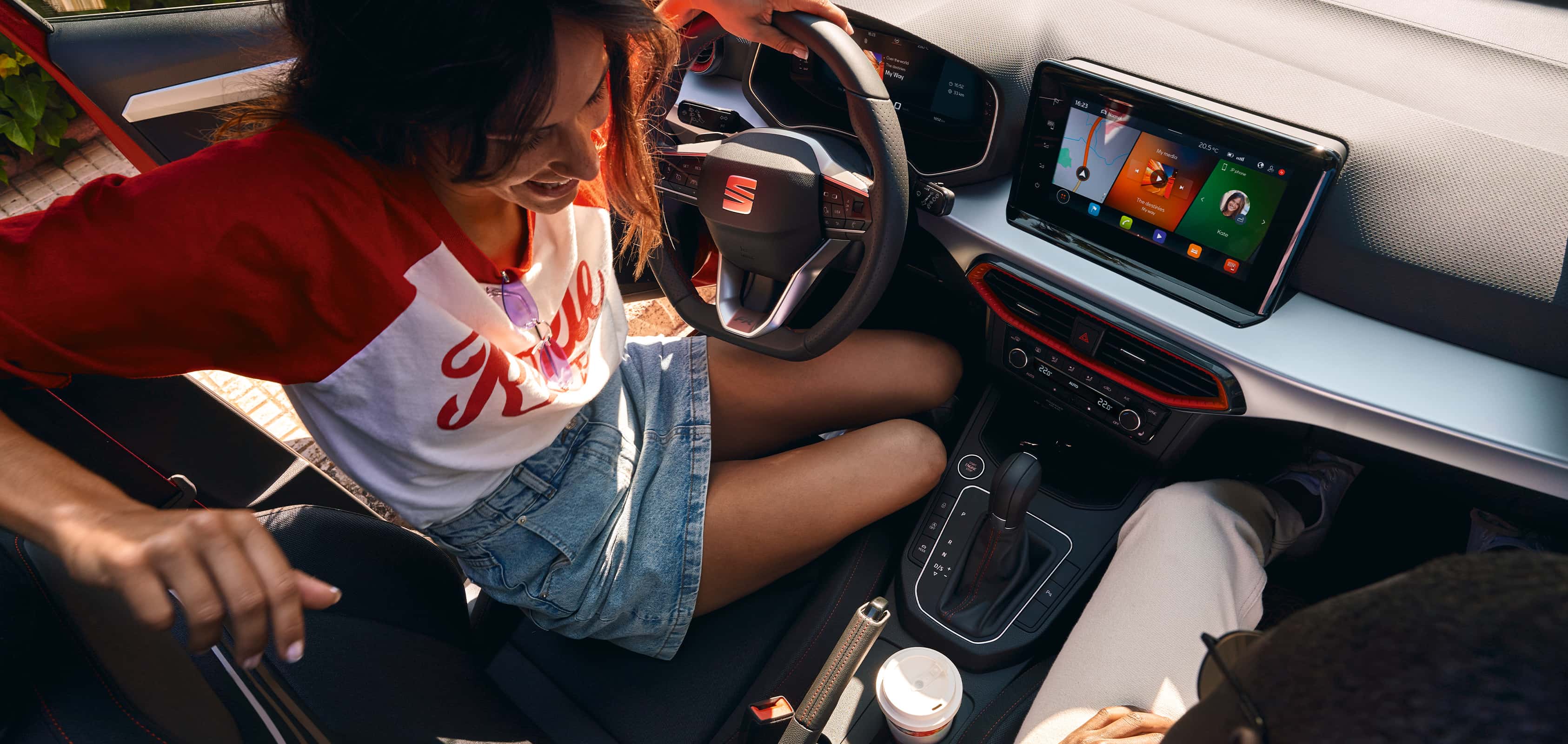 SEAT Ibiza vue intérieure avec le volant et l’écran du système d’infodivertissement