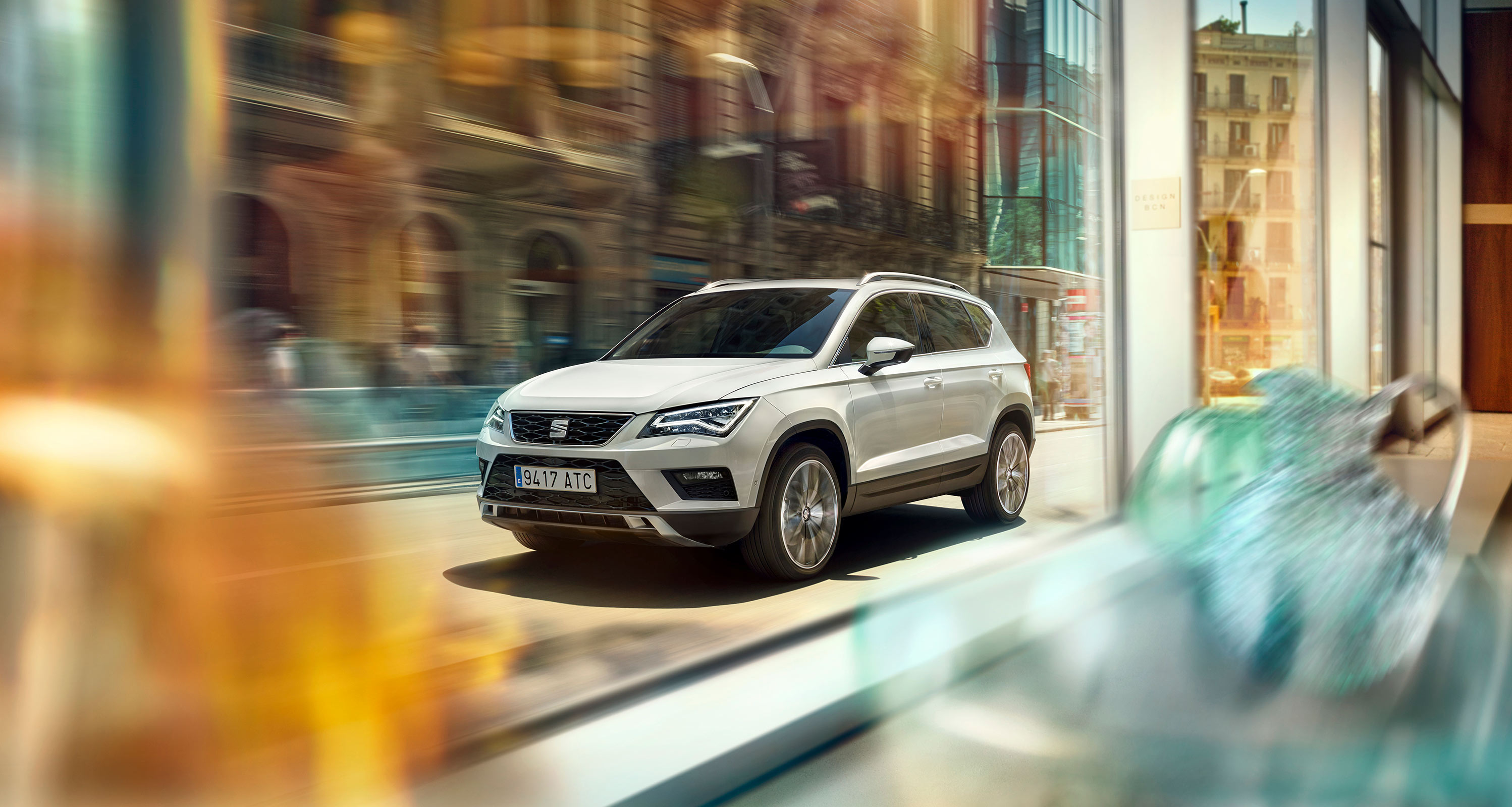 Sécurité - SEAT Ateca vue latérale en ville