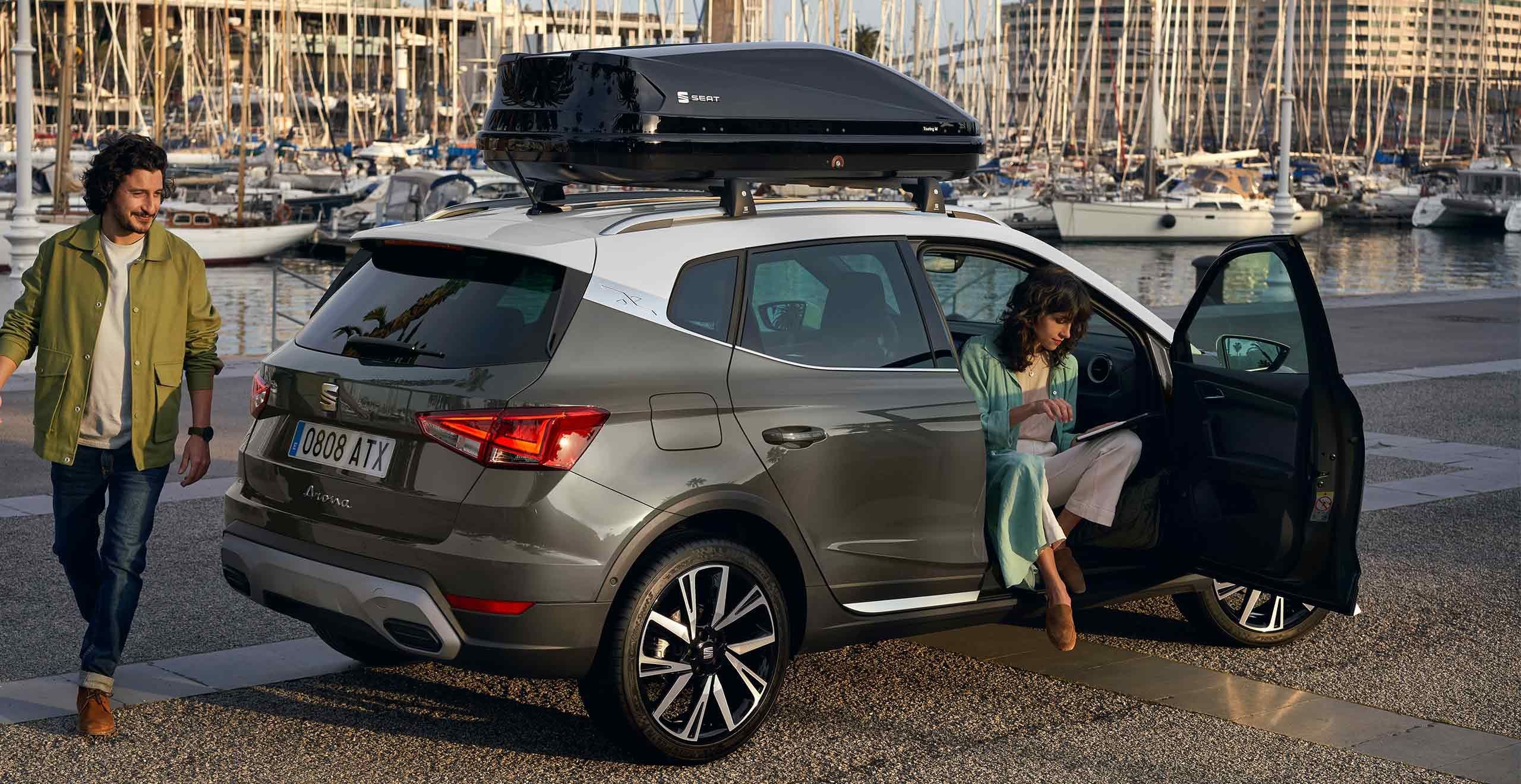 seat arona de couleur dark camouflage avec accessoire porte-vélo